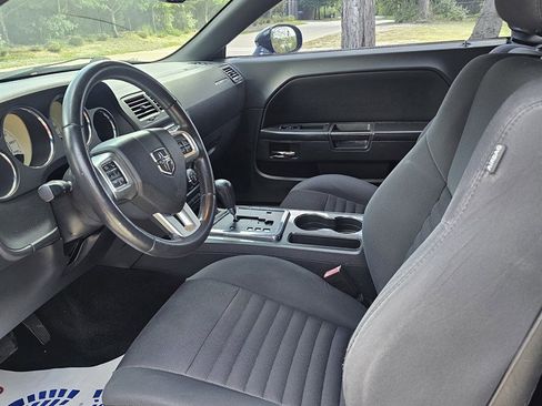 Used 2012 Dodge Challenger SXT image 5
