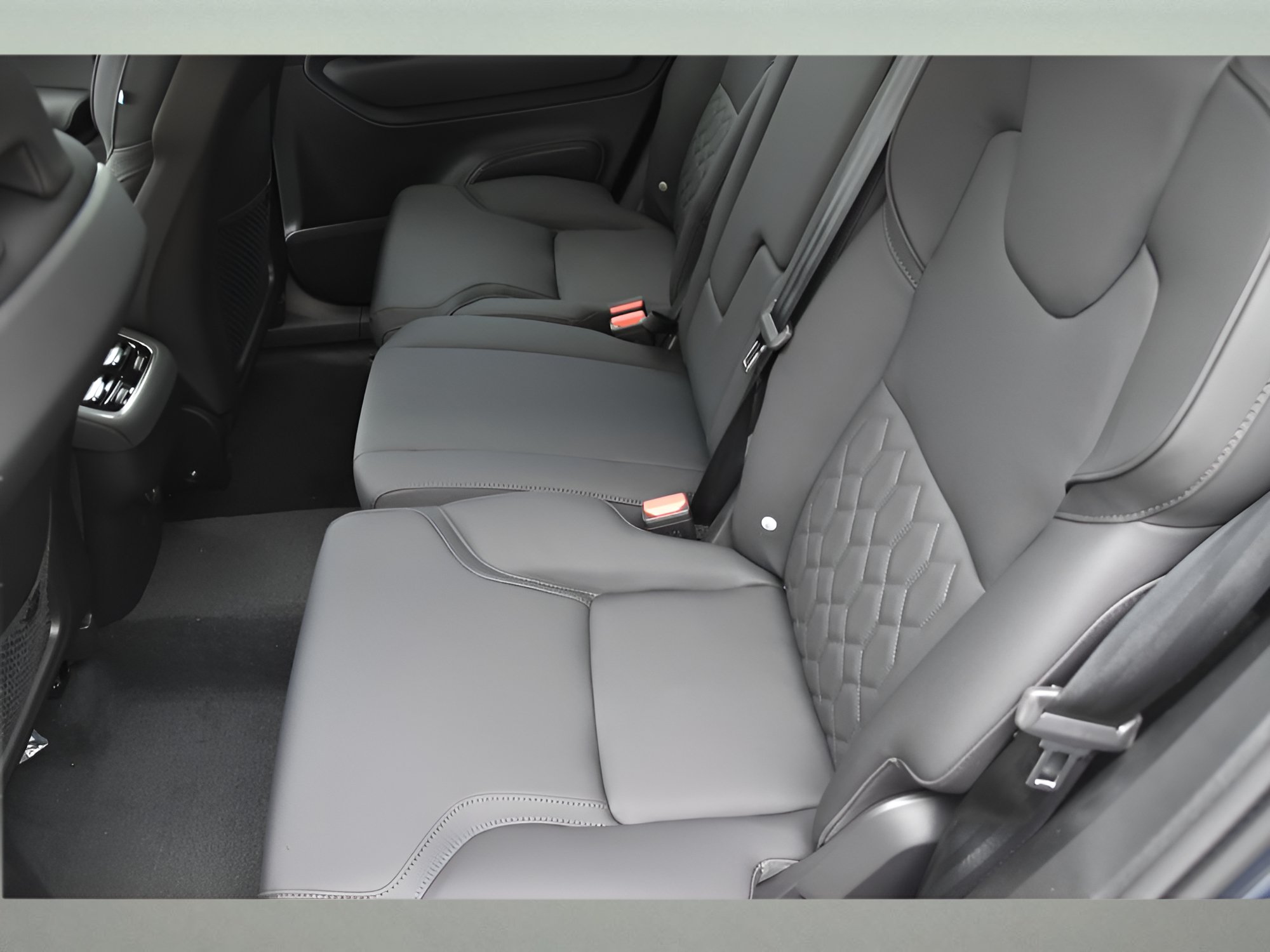 Used 2025 Volvo XC90 B5 Core w/ Protection Package Premier AWD/4WD image 15