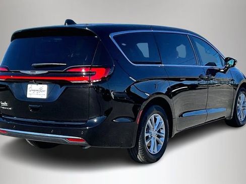 New 2026 Chrysler Pacifica Select image 13
