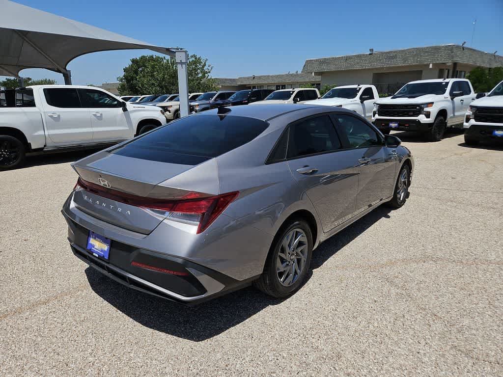 Used 2024 Hyundai Elantra SEL FWD image 8