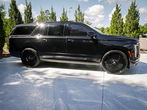 Used 2025 Cadillac Escalade ESV Sport w/ Touring Package AWD/4WD image 11