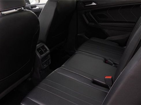 Used 2022 Volkswagen Tiguan SE R-Line image 14