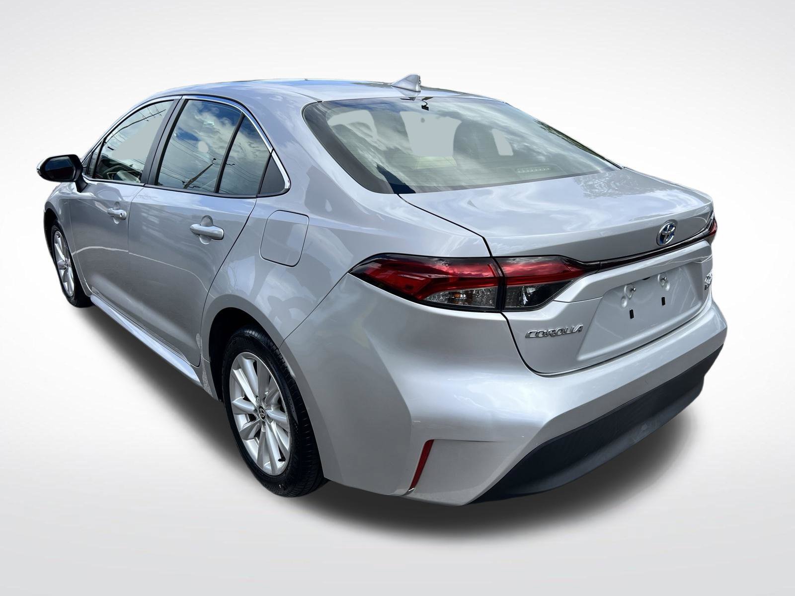 Used 2024 Toyota Corolla XLE FWD image 6