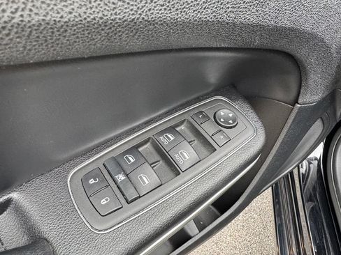 Used 2022 Chrysler 300 S RWD image 12