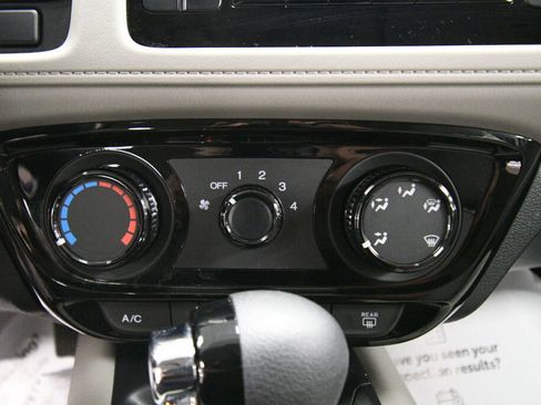 Used 2021 Honda HR-V LX image 16