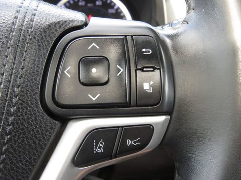 Used 2018 Toyota Highlander SE AWD/4WD image 25