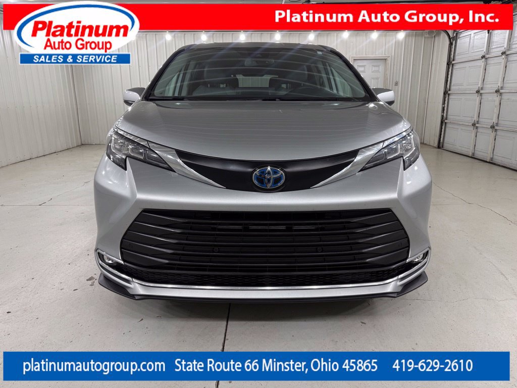 Used 2023 Toyota Sienna XLE AWD/4WD image 8