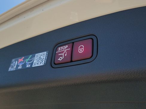 Certified 2026 Mercedes-Benz GLC 300 4MATIC image 11
