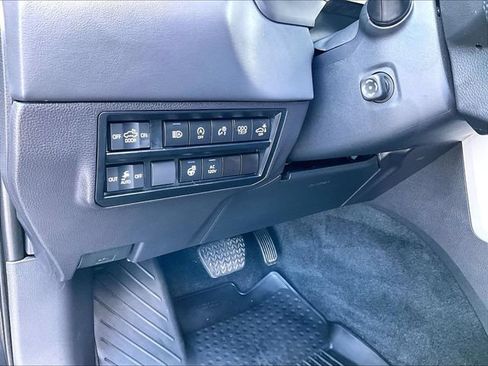 Used 2024 Toyota Tundra Platinum AWD/4WD image 31