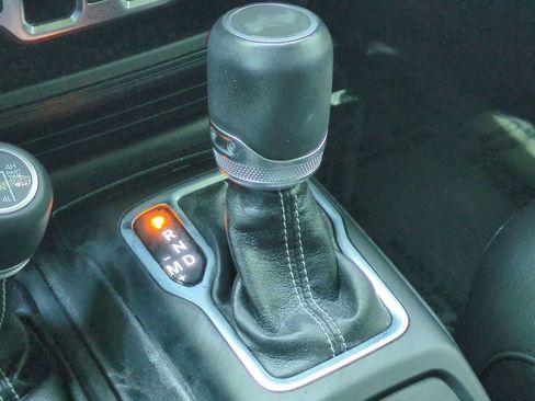 Used 2023 Jeep Wrangler Unlimited Sahara AWD/4WD image 32