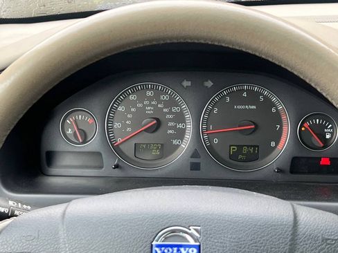 Used 2004 Volvo V70 AWD/4WD image 14