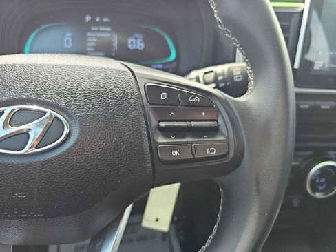 Used 2023 Hyundai Venue SEL image 24