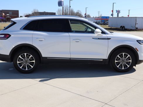 Used 2023 Lincoln Nautilus AWD w/ Premium Package image 4