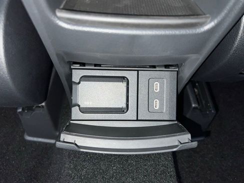 Used 2025 Mercedes-Benz GLB 250 4MATIC image 27