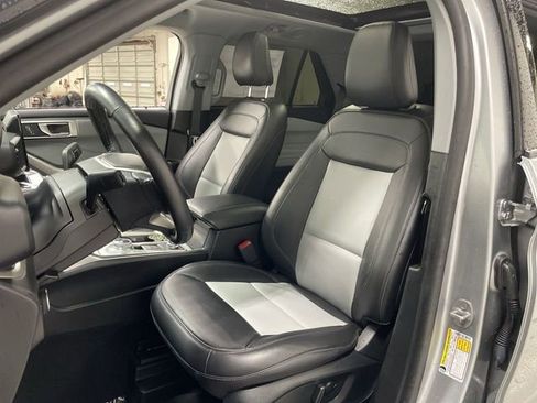 Used 2023 Ford Explorer XLT w/ Equipment Group 202A image 11