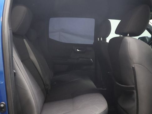 Used 2018 Toyota Tacoma TRD Sport AWD/4WD image 12