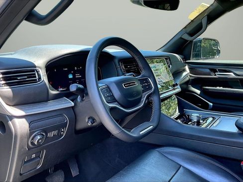 Used 2024 Jeep Wagoneer L Series II w/ Flexible Seating Group AWD/4WD image 19
