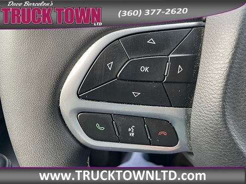 Used 2025 Chrysler Pacifica Select FWD image 20