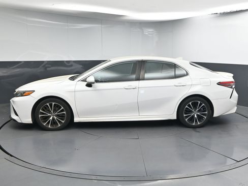 Used 2019 Toyota Camry SE image 5