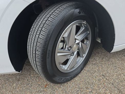 Certified 2024 Hyundai Elantra SE FWD image 29