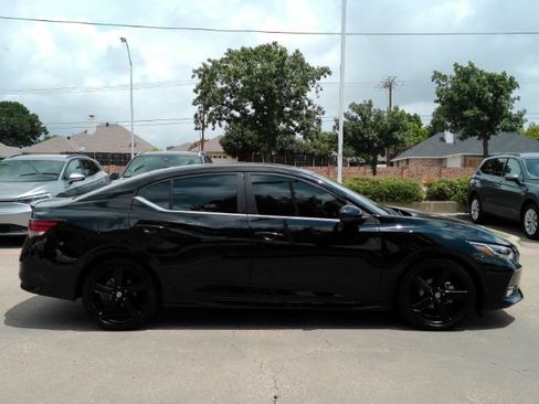 Used 2023 Nissan Sentra SR w/ SR Premium Package FWD image 5