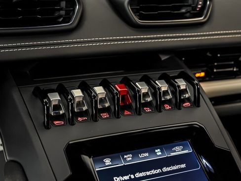 Used 2022 Lamborghini Huracan EVO RWD image 29