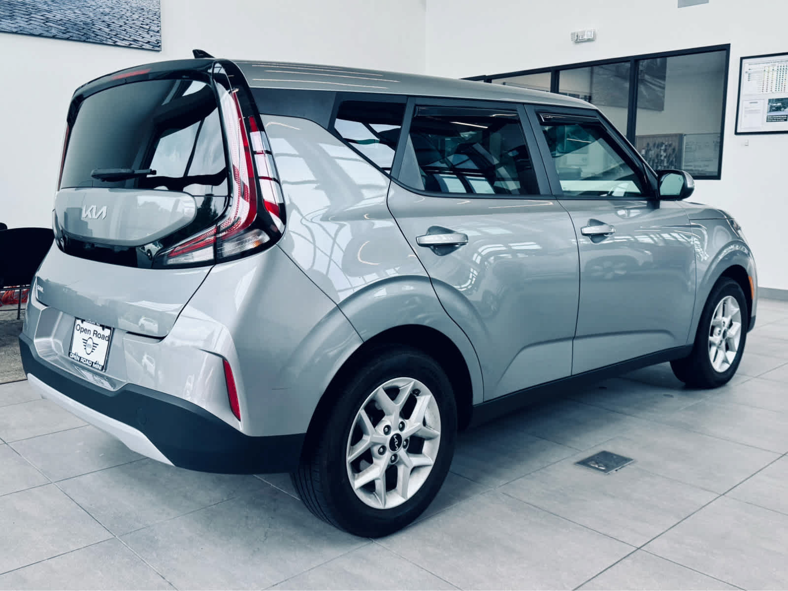 Used 2023 Kia Soul LX w/ LX Technology Package FWD image 6