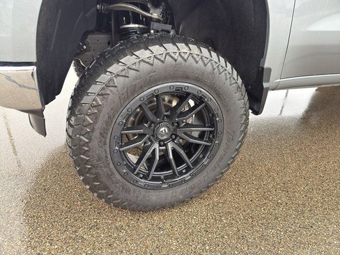 Used 2025 Chevrolet Silverado 1500 LT image 10