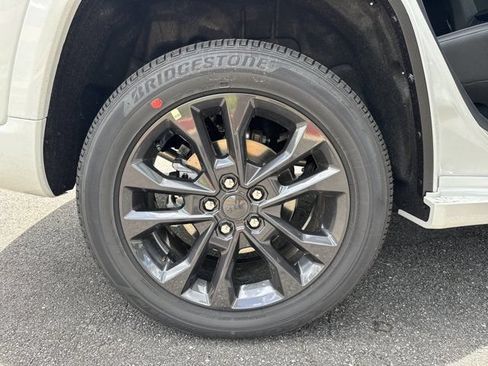 New 2026 Jeep Grand Cherokee Limited AWD/4WD image 18