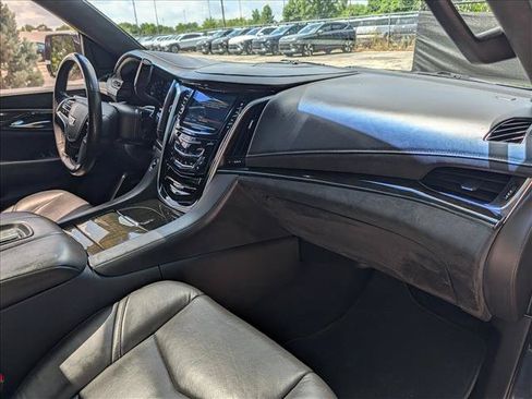 Used 2020 Cadillac Escalade Platinum AWD/4WD image 14