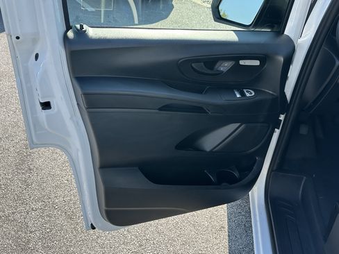 Used 2022 Mercedes-Benz Metris image 10