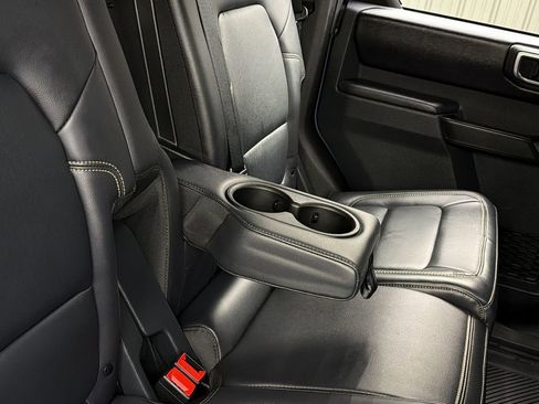 Used 2025 Ford Bronco Badlands image 42