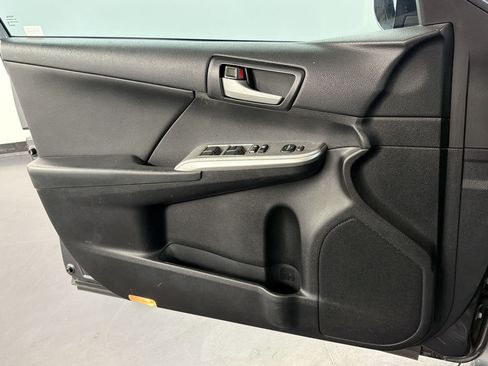 Used 2014 Toyota Camry SE FWD image 21