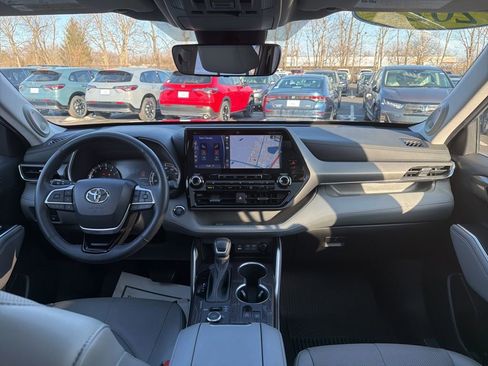 Used 2022 Toyota Highlander Limited image 12
