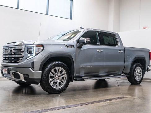 Used 2025 GMC Sierra 1500 Denali w/ Denali Carbonpro Edition AWD/4WD image 3