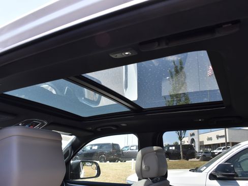 New 2026 Jeep Grand Wagoneer L Limited AWD/4WD image 33