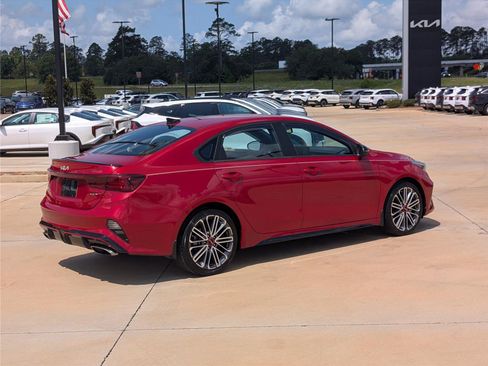 Used 2022 Kia Forte GT w/ GT Technology Package FWD image 8