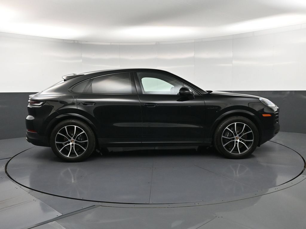 Certified 2025 Porsche Cayenne E-Hybrid Coupe AWD/4WD image 9