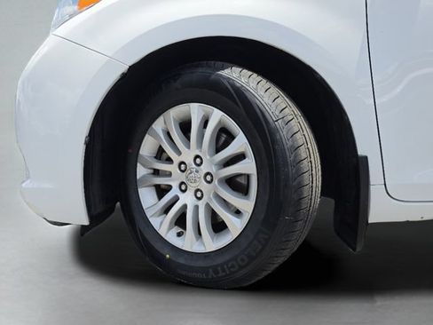 Used 2011 Toyota Sienna XLE w/ XLE Navigation Pkg FWD image 46