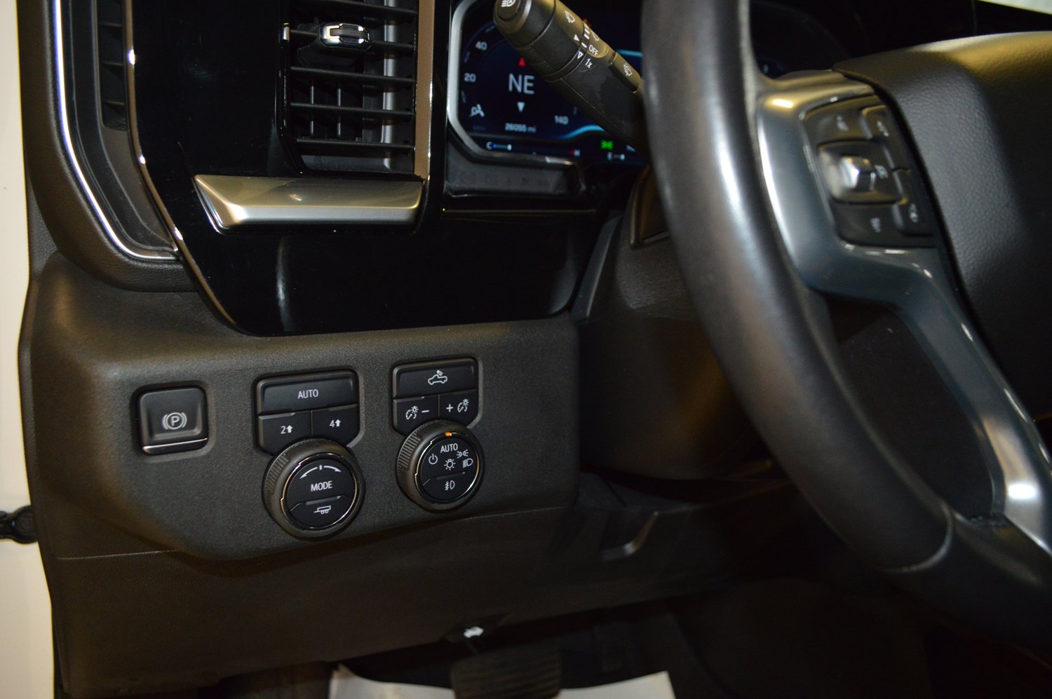 Used 2023 Chevrolet Silverado 1500 RST w/ Redline Edition AWD/4WD image 16