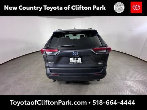 Used 2022 Toyota RAV4 XLE w/ Carpet Mat Package (TMS) AWD/4WD image 4