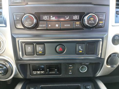 Used 2017 Nissan Titan SV AWD/4WD image 29