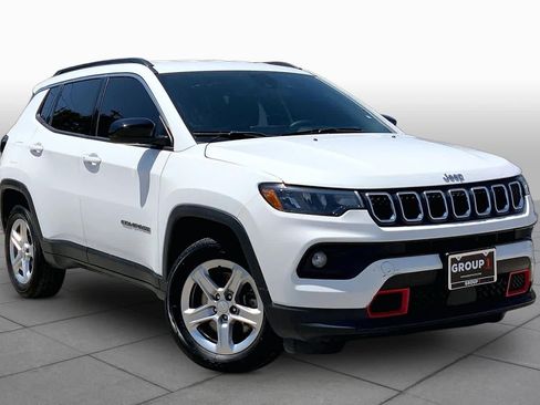 Used 2023 Jeep Compass Latitude AWD/4WD image 3