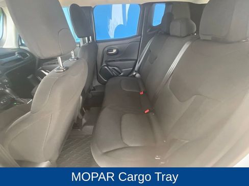 Used 2023 Jeep Renegade Latitude image 18