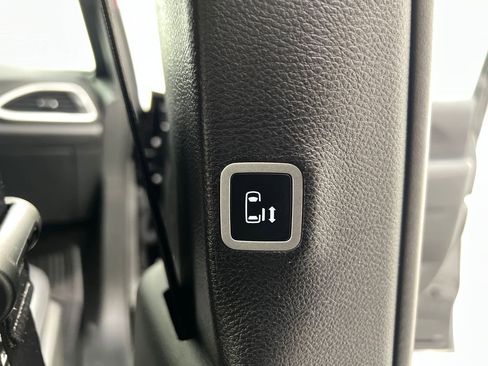 Used 2025 Chrysler Pacifica Select FWD image 26