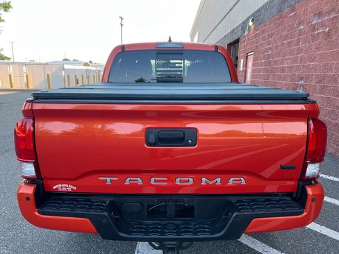 Used 2017 Toyota Tacoma TRD Sport w/ Premium & Technology Package AWD/4WD image 6