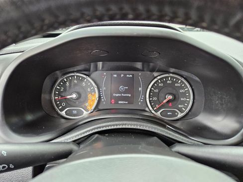 Used 2018 Jeep Renegade Altitude image 21