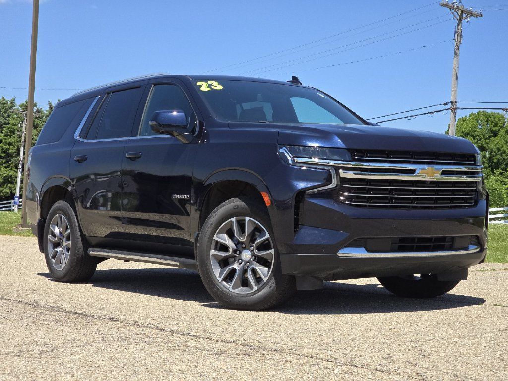Used 2023 Chevrolet Tahoe LT w/ Luxury Package AWD/4WD image 2