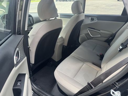 Used 2020 Kia Soul LX FWD image 11