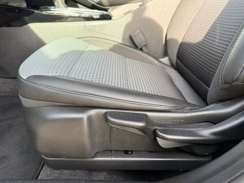 Used 2025 Chevrolet Trax LT w/ LT Convenience Package image 14